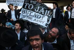 تشدید درگیری‌ها در بنی‌براک؛ زخمی شدن نظامیان صهیونیست درحمله حریدی‌ها