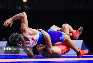 نفرات برتر چهار وزن نخست رقابت‌های کشتی فرنگی مشخص شدند