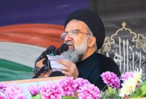 احمد خاتمی: دشمنان با تحریف واقعیت‌ها به جنگ شما آمده‌اند