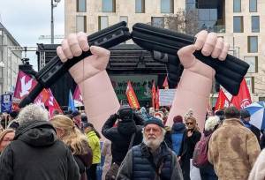 تظاهرات معترضان علیه کنفرانس امنیتی مونیخ و سیاست‌های ناتو + فیلم