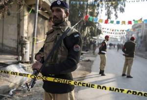 حمله تروریستی به خودرو پلیس در پاکستان؛ ۷ نفر کشته شدند