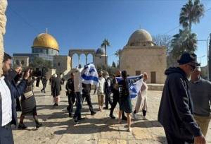 تعرض شهرک‌نشینان صهیونیست به مسجدالاقصی+ فیلم