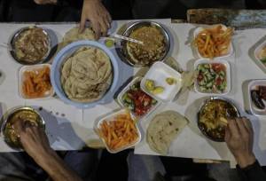 الگوی علمی تغذیه در رمضان؛ از افطار سبک تا سحری هوشمندانه