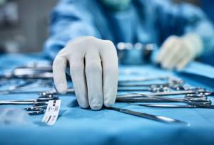 هشدار قاطع مرکز بهداشت کیش به مراکز غیرمجاز زیبایی