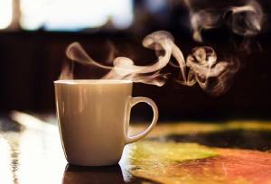 باورهای غلط درباره آب گرم؛ از کاهش وزن تا شفافیت پوست!