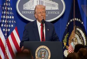 شکایت بزرگترین خودروساز چین از دونالد ترامپ!