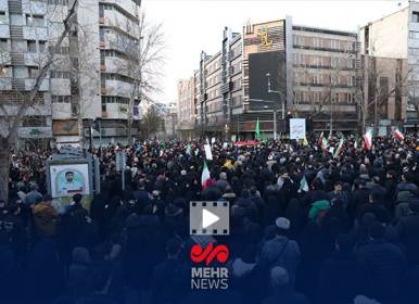 تجمع خودجوش عزاداران تهرانی در میدان انقلاب