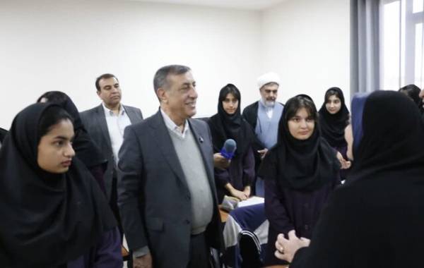 هوشمندسازی مدارس از اولویت‌های دولت چهاردهم است