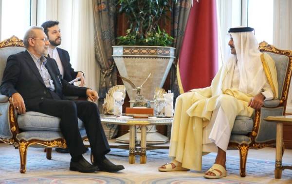 دیدار لاریجانی با امیر قطر در سفر به دوحه