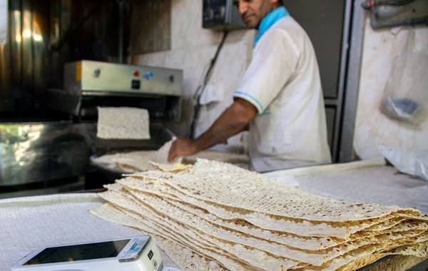 افزایش قیمت نان و بنزین در سال آینده صحت ندارد