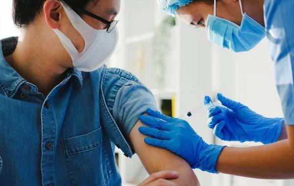 دلیل لخته‌های خون بعد از تزریق واکسن کرونا کشف شد