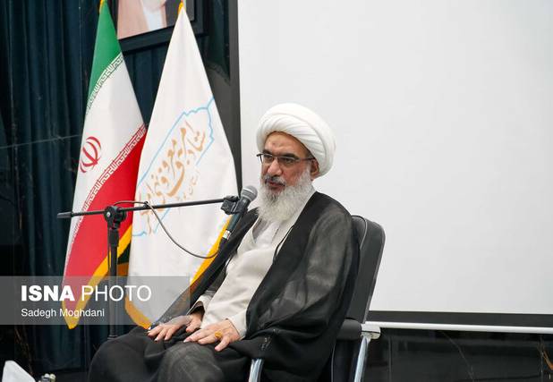 امام جمعه بوشهر: اساس حرکت انقلاب اسلامی بر مقاومت استوار است