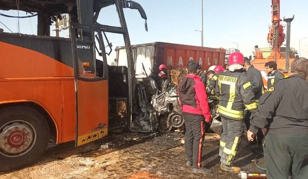 شمار مصدومان تصادف زنجیره‌ای کمربندی یزد به ۱۴ تن رسید/پایان عملیات رهاسازی