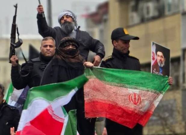 پرچم سه‌رنگی که او را در آغوش گرفت 