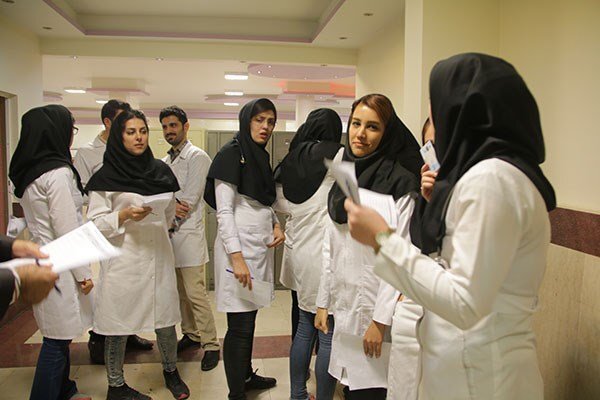 مجازی شدن امتحانات علوم‌پزشکی آزاد نیازمند بخشنامه وزارت بهداشت است