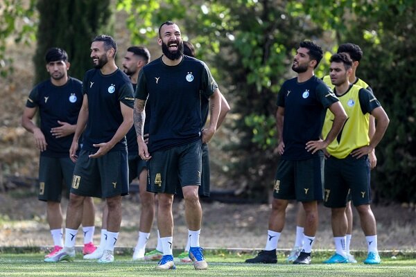 تمرین استقلال با دو دستیار ایرانی/ وریا غفوری روی نیمکت مقابل مس