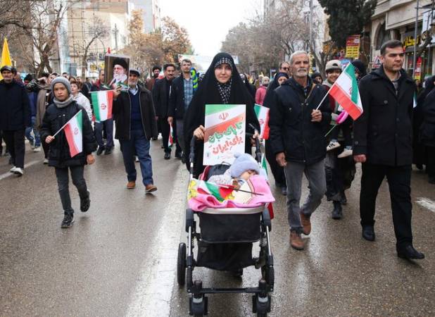 مردم استان سمنان؛ تا پای جان برای انقلاب ایستاده‌ایم