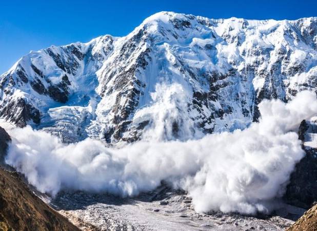 ۸ اسکی‌باز پس از سقوط بهمن جان باختند