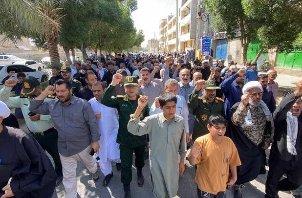 راهپیمایی مردم «ایرانشهر» در سوگ رهبر شهید