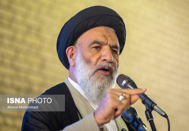 امام جمعه اهواز: دشمن تلاش می‌کند مردم را از داخل به جان نظام بیندازد