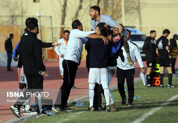 «میلاد میداودی» قصد جدایی از تیم بعثت را داشت/ تغییر مربی حق قانونی باشگاه است