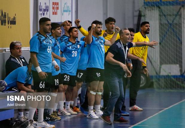 سرمربی تیم هندبال استقلال: مشکلاتی که در بازی داشتیم به‌دلیل وقفه طولانی‌مدت لیگ بود