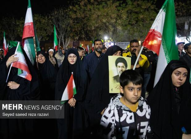 کاشانی ها در میدان شهید آیت الله خامنه‌ای تجمع کردند