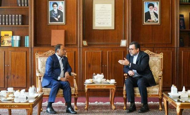 بازدید وزیر خارجه مالزی از مرکز اسناد وزارت امور خارجه