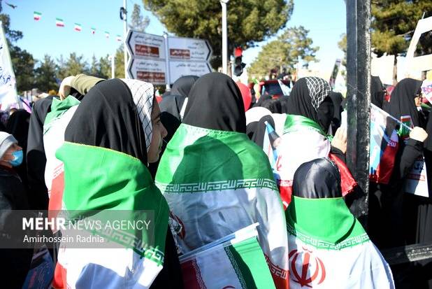 شکوه ۲۲ بهمن در خیابان‌های شهر بیرجند جلوه‌گر شد