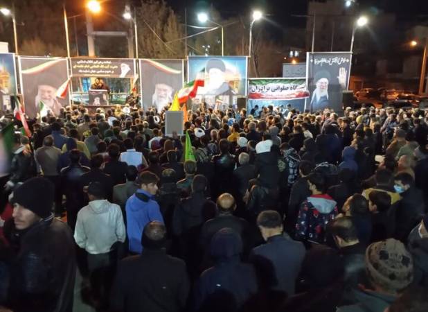 سینه‌زنی عزاداران رهبر شهید در کوهدشت با نوحه‌خوانی امام‌جمعه شهر