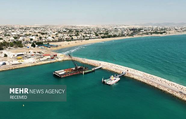 ترانزیت بیش از ۳۹۱ هزار تن کالاهای نفتی و غیرنفتی در بنادر غرب هرمزگان