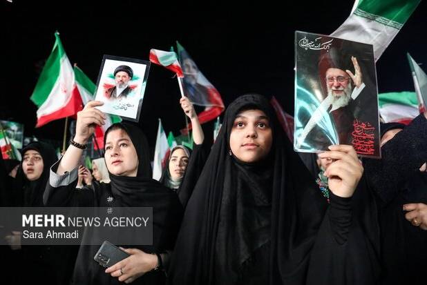 قیام مردم گنبد در سوگ رهبر شهید