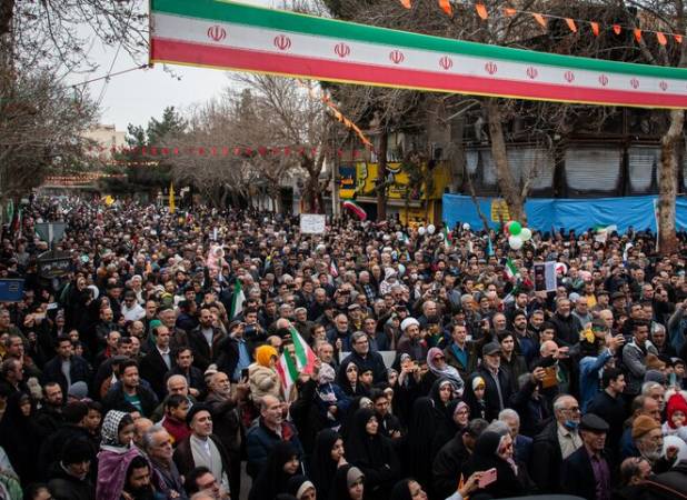 حضور گسترده مردم نورآباد ممسنی در راهپیمایی ۲۲ بهمن