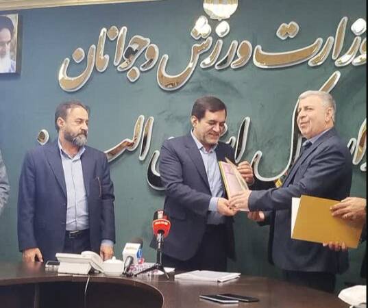 سند دو مجموعه بزرگ ورزشی کرج تحویل اداره کل ورزش البرز شد