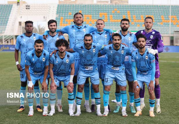 برگزاری دیدار چادرملو و پیکان با حضور هواداران