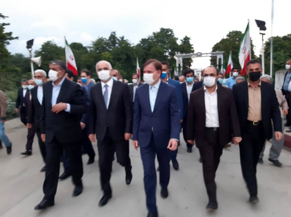 بازدید وزیر راه و شهرسازی و استاندار گیلان از بارانداز راه‌آهن و پل ریلی آستارا 