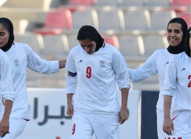 از تیم ملی فوتبال زنان انتظار زیادی نباشد