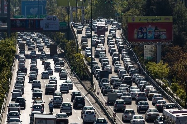 ترافیک سنگین در اکثر خیابان‌ها و بزرگراه‌های تهران