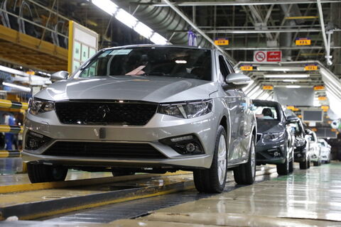 ۱.۵ میلیون متقاضی در ۴۸ ساعت؛ وقتی شکاف قیمت، بازار خودرو را ملتهب می‌کند