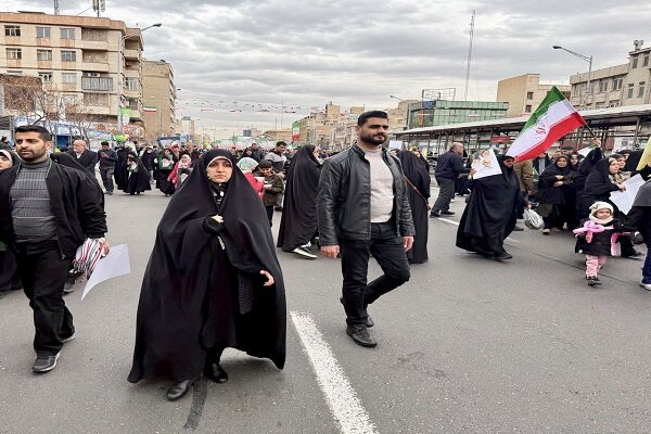 حضور معاون رئیس‌جمهور در امور زنان و خانواده در مراسم راهپیمایی ۲۲بهمن