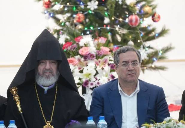 جلوه‌ای از همزیستی مسالمت‌آمیز ادیان و مذاهب است