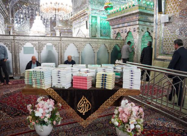 اهدای ۷۰۰ جلد قرآن کریم از طرف حرم شاهچراغ به مساجد آسیب دیده فارس