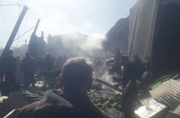 سقوط بالگرد در  میدان تره‌بار درچه؛ ۴ نفر جان باختند