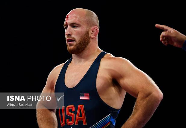 شکست سنگین قهرمان آمریکایی کشتی جهان و المپیک برابر پدیده روس