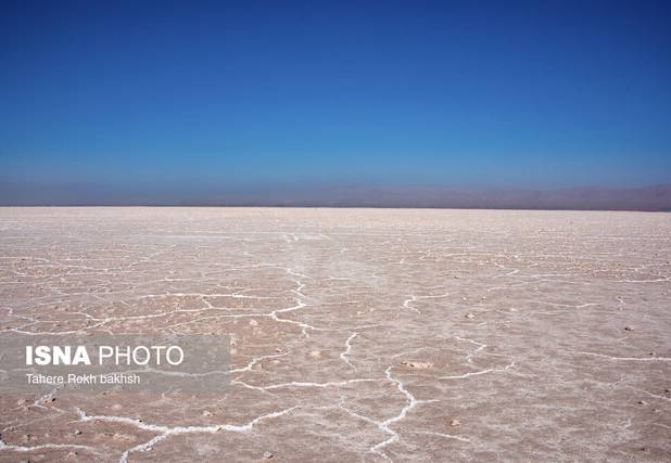 چاه‌های کشاورزی نفس تالاب مهارلو را بریدند/ هشدار درباره تبدیل شدن به کانون گردوغبار
