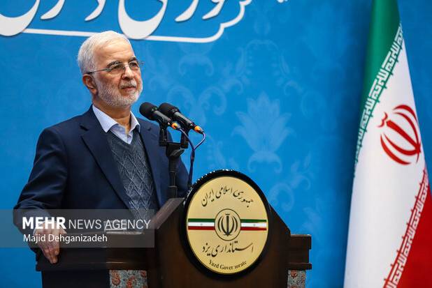 مومنی: استانداران محور اصلی اجرای برنامه‌های اقتصادی و عمرانی دارند