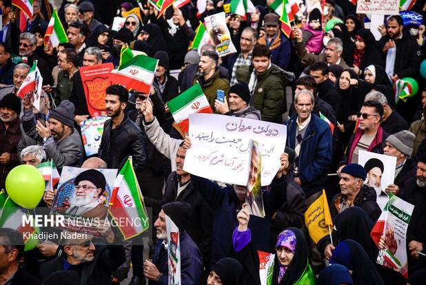حماسه مردم درچه در راهپیمایی ۲۲ بهمن