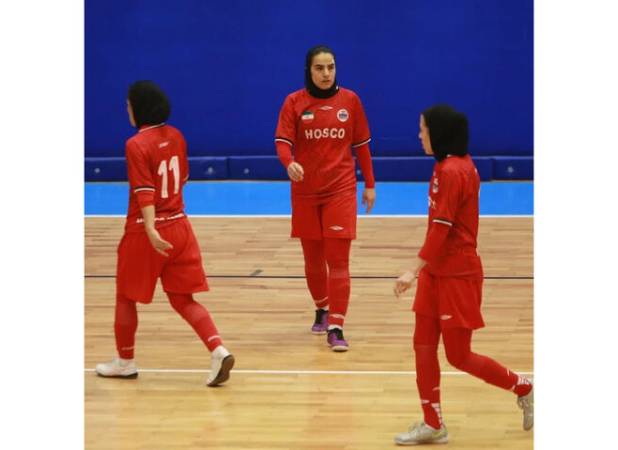 بانوان فولاد یقه صدرنشین لیگ برتر را گرفتند