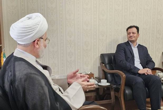 نماینده ولی فقیه در کردستان: بخش عمده مشکلات نظام اداری ریشه فرهنگی دارد