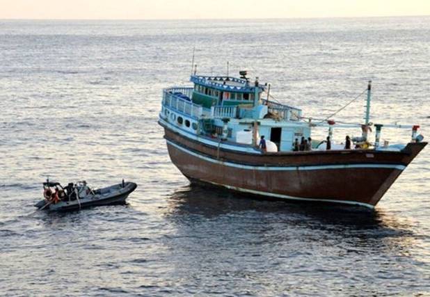 توقیف ۴ شناور متخلف و کشف کالای ممنوعه در آب‌های جاسک